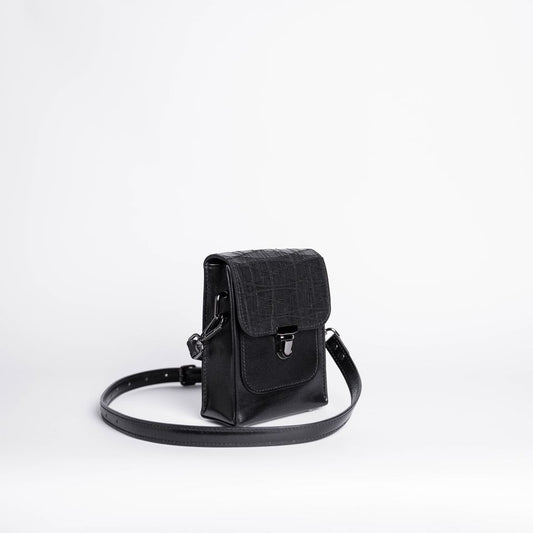 Tuck Shoulder Bag in Black Vegetable Tanned Leather