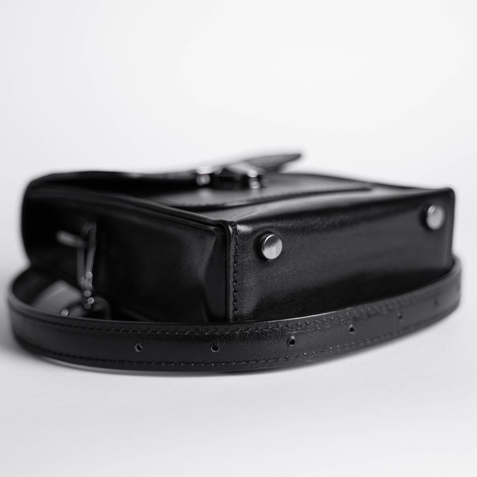 Tuck Shoulder Bag in Black Vegetable Tanned Leather