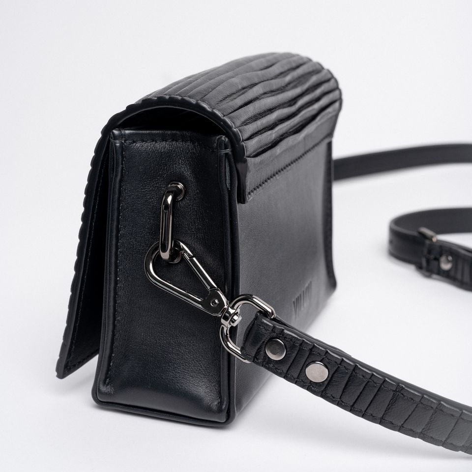 Shoulder Bag "Dune" in Black Hand-pleated Leather