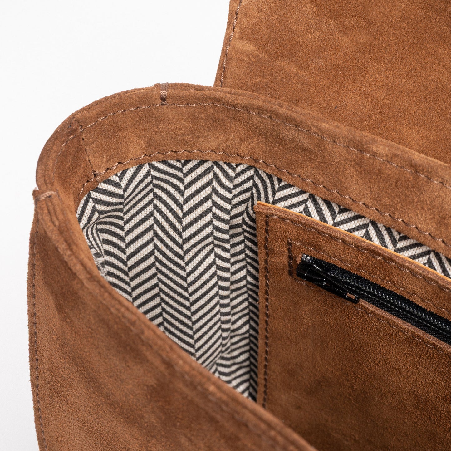 FLOW Shoulder Bag in Camel Suede