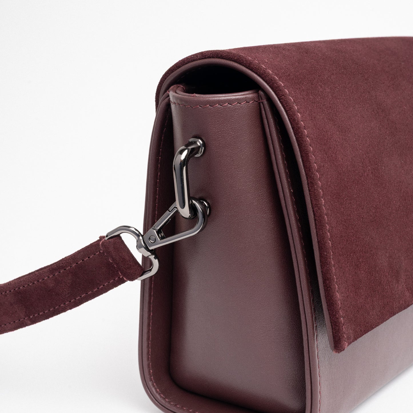 FLOW Shoulder Bag in Burgundy
