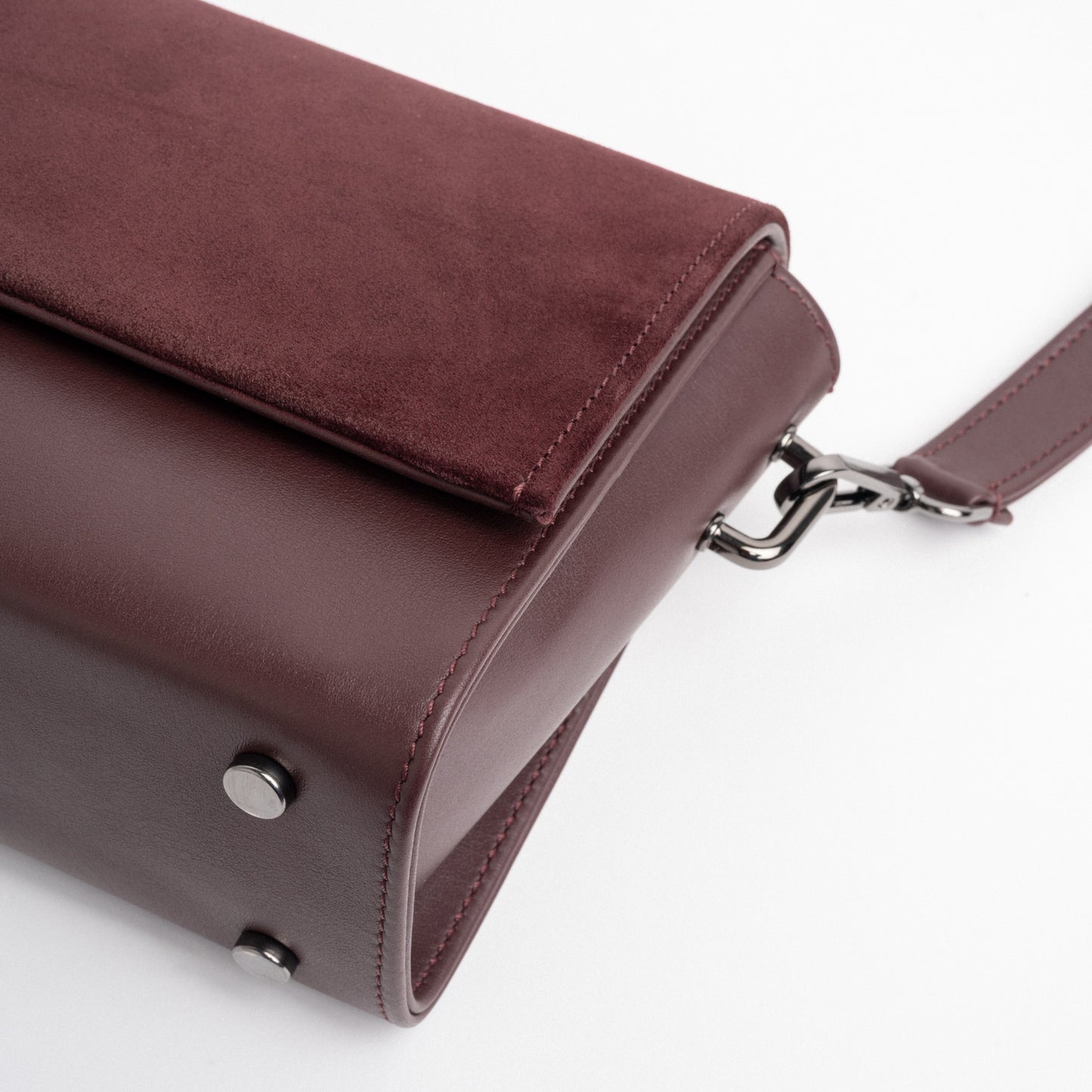 FLOW Shoulder Bag in Burgundy