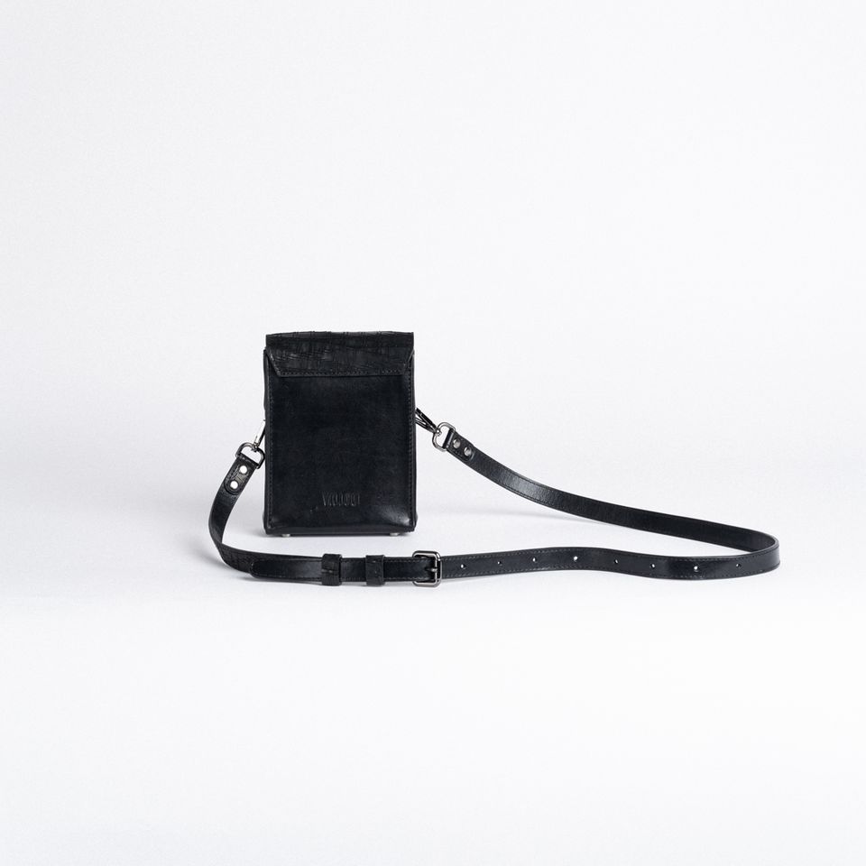 Shoulder Bag in Black Vegetable Tanned Leather