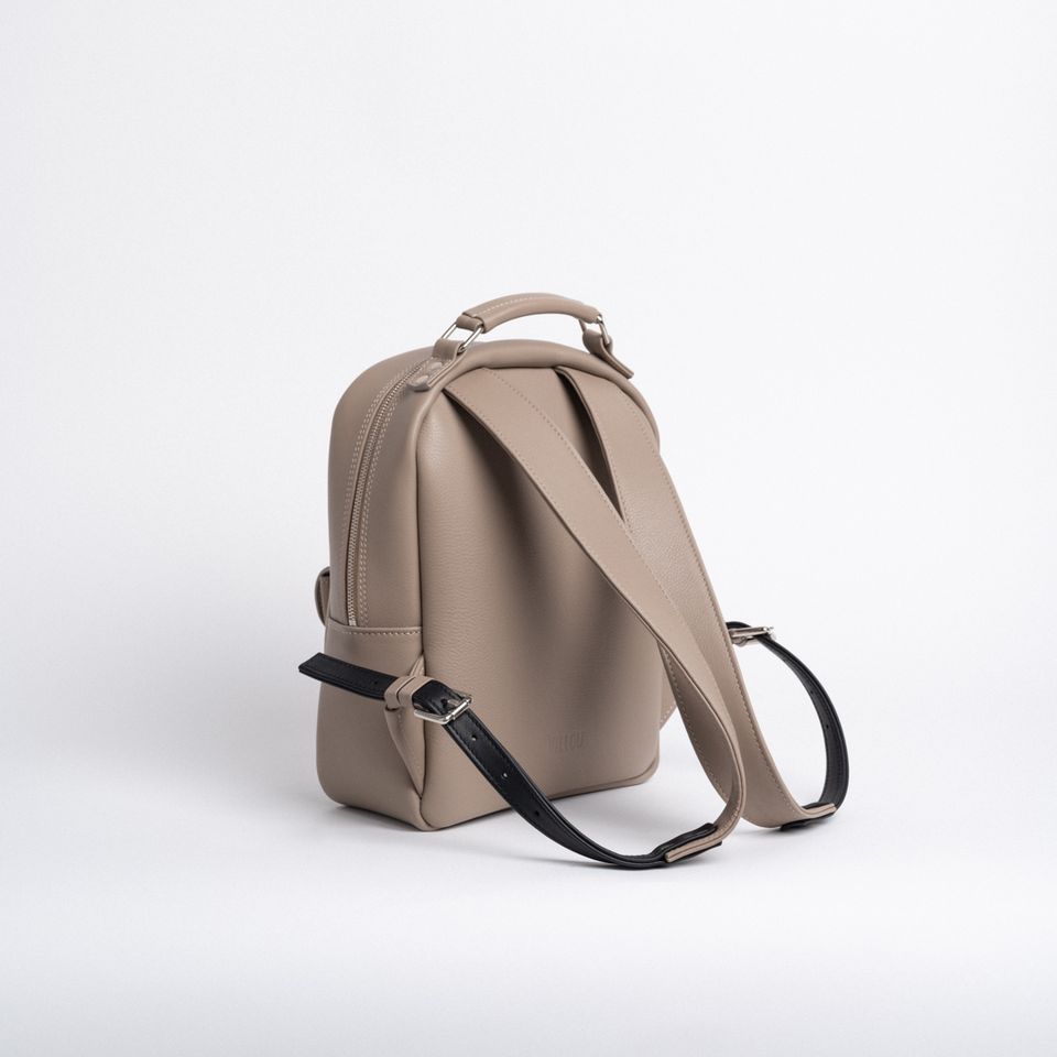 Squeeze Lock Backpack in Beige