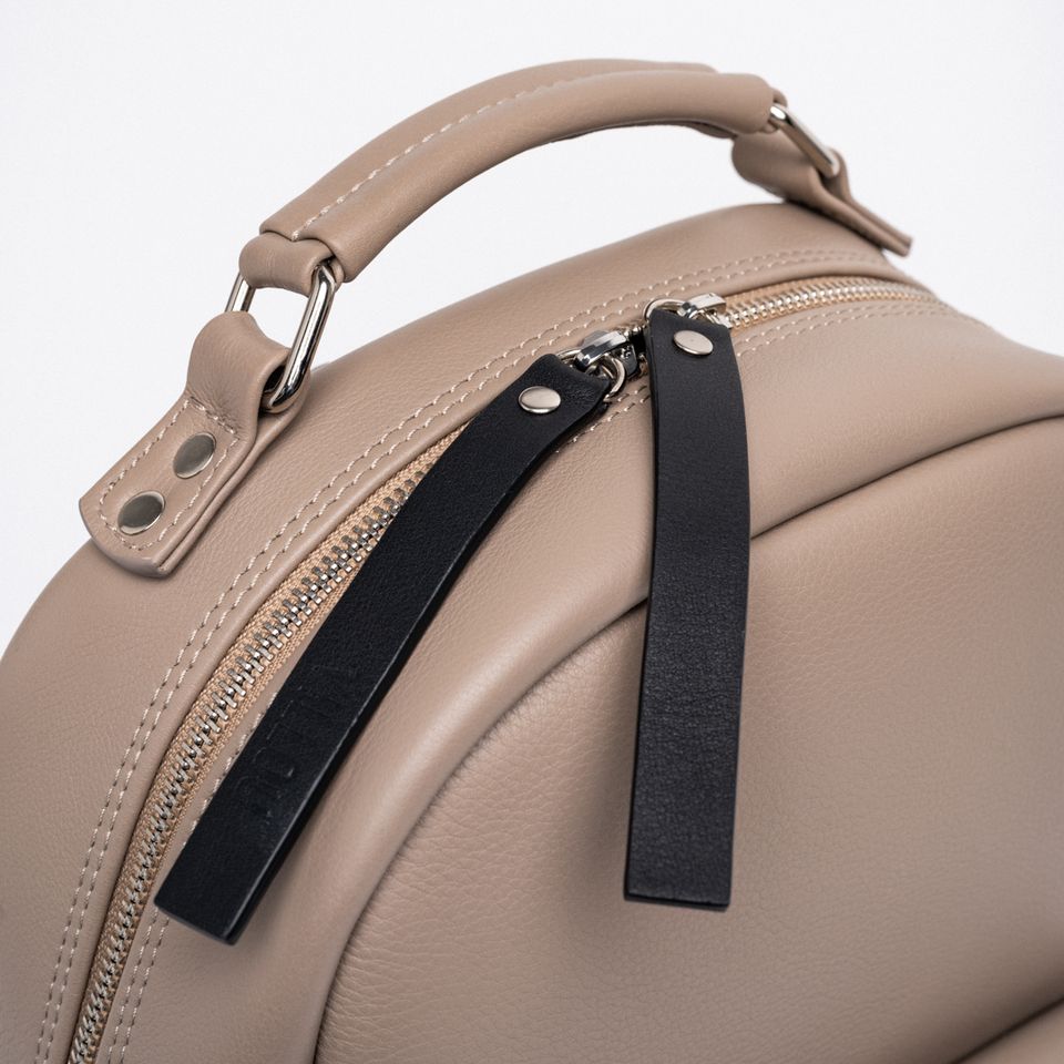 Squeeze Lock Backpack in Beige