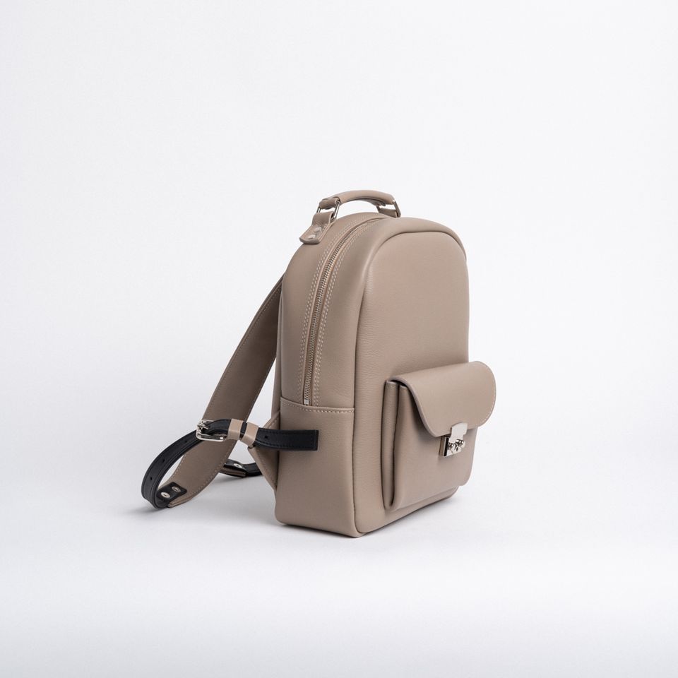 Squeeze Lock Backpack in Beige