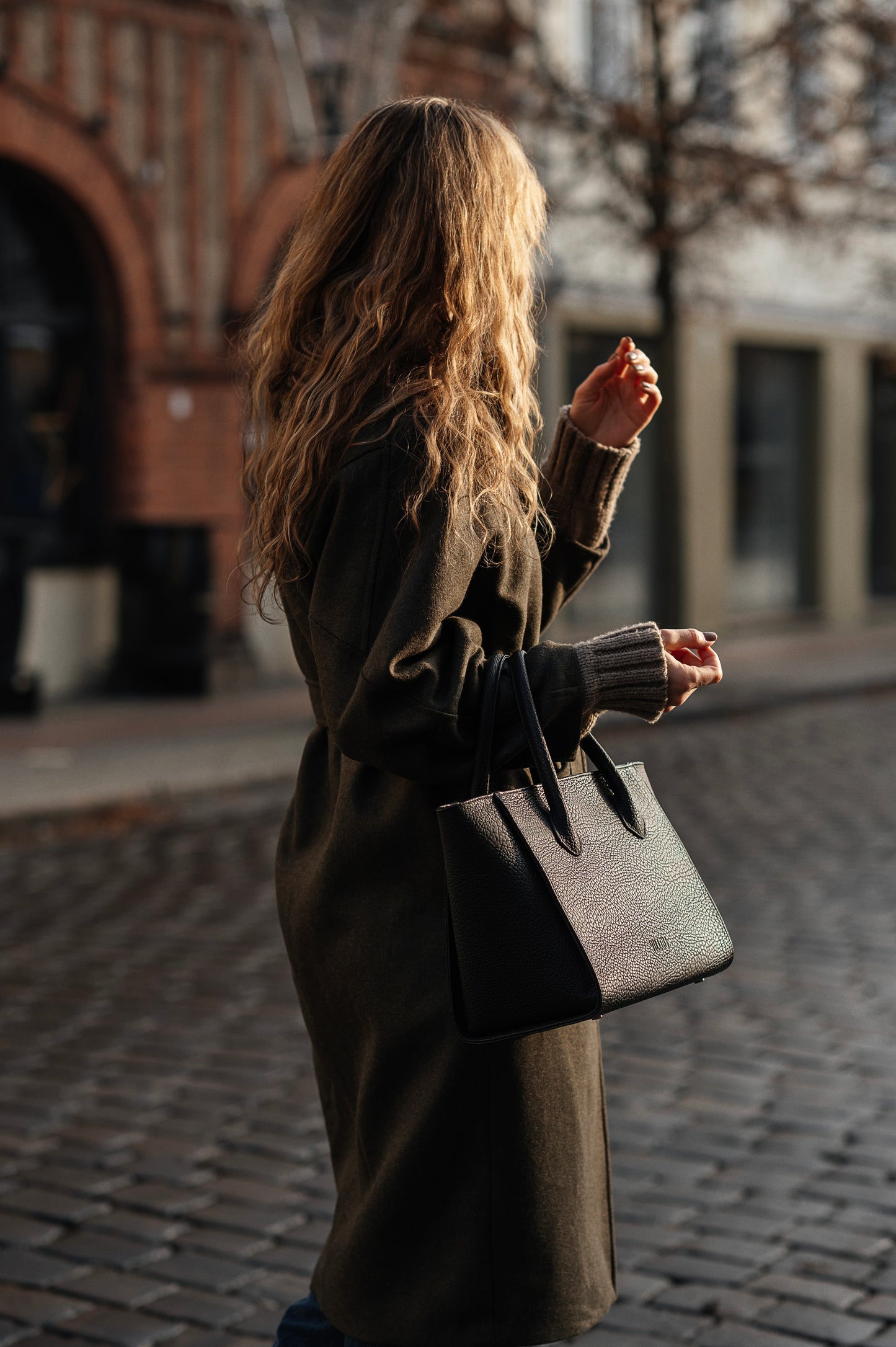 TERRA Tote Bag in Black