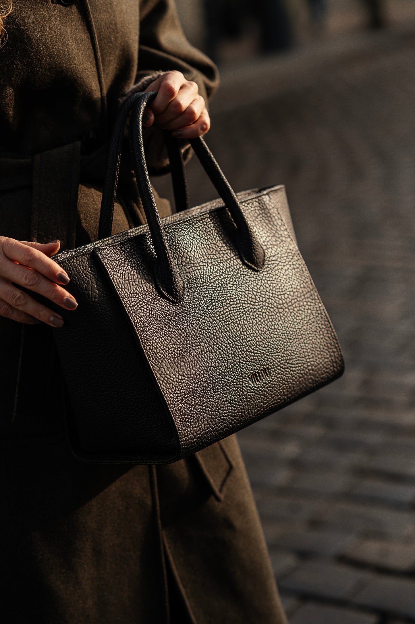 TERRA Tote Bag in Black