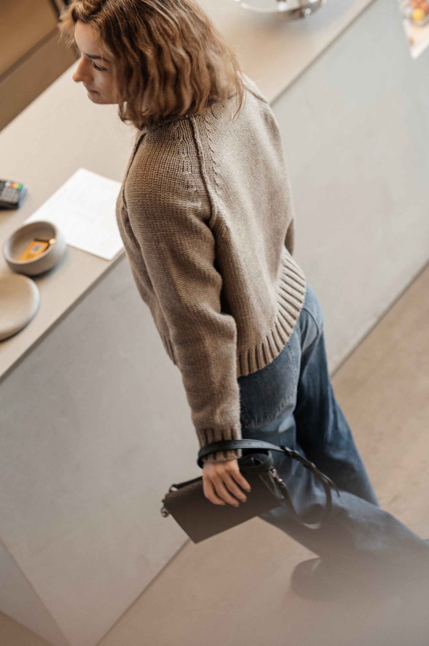 FLOW Shoulder Bag in Black