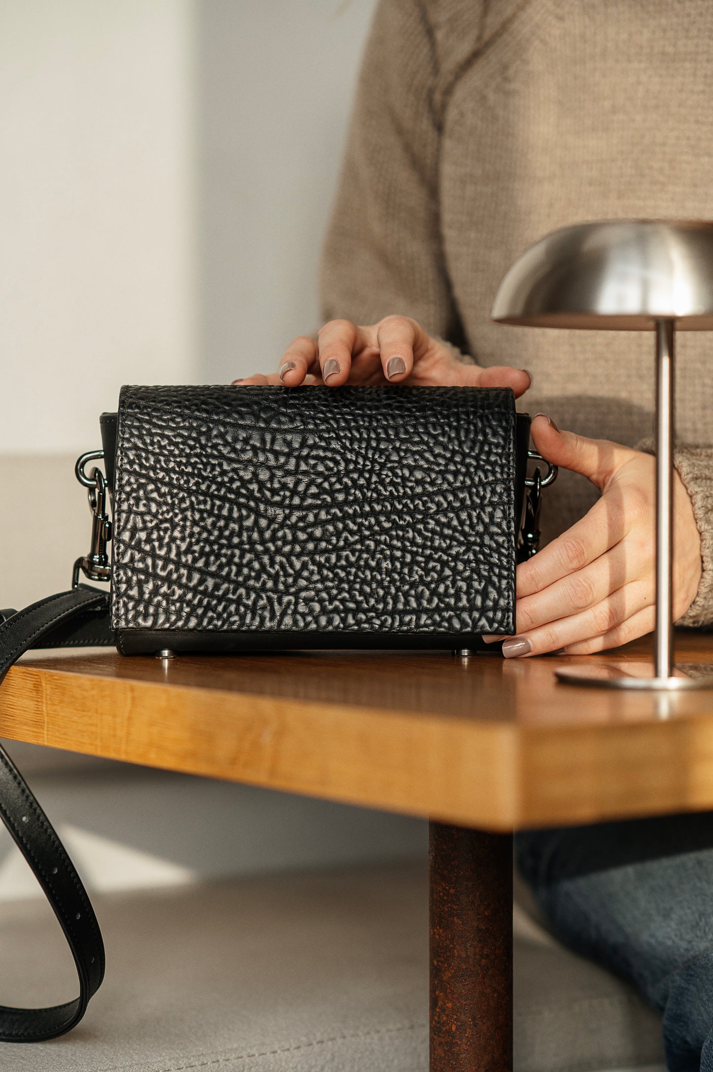 FLOW Shoulder Bag in Black